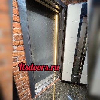 Входная дверь Тундра с терморазрывом и стеклопакетом